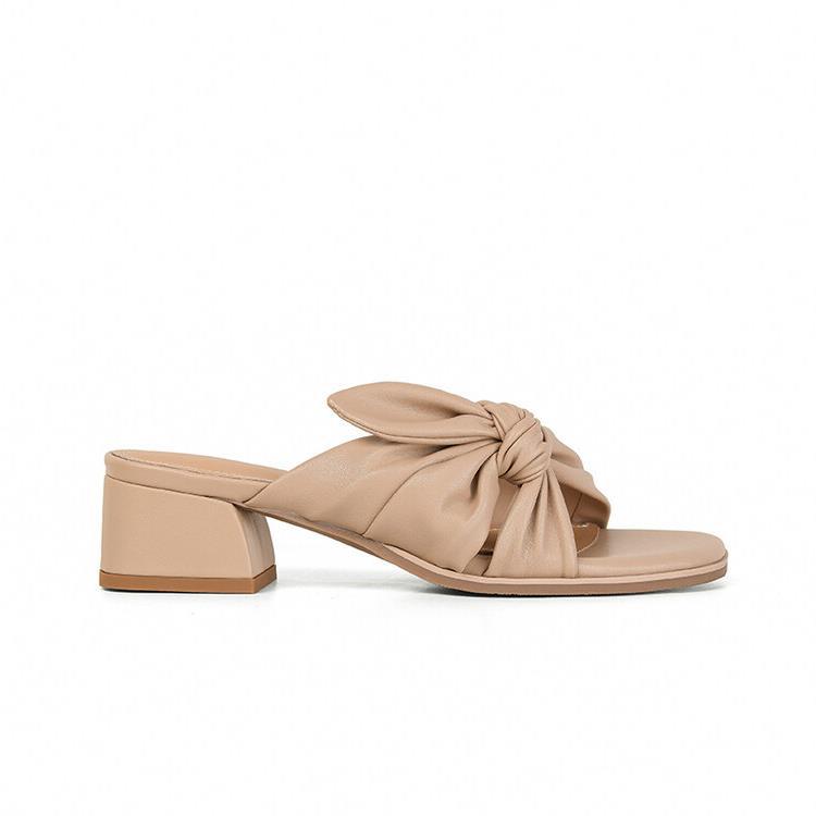 Outdoor And Indoor Wear A Flat Strap Sandal