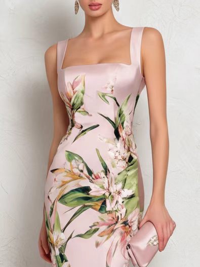 Strapless Sleeveless Sheath Dress With A Back Zipper